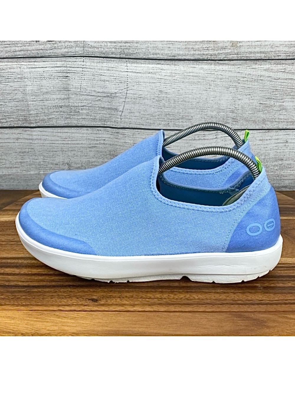 OOFOS OOmg EEzee Low Shoe Comfort Recovery Light Blue Women’s Sneaker Size 11